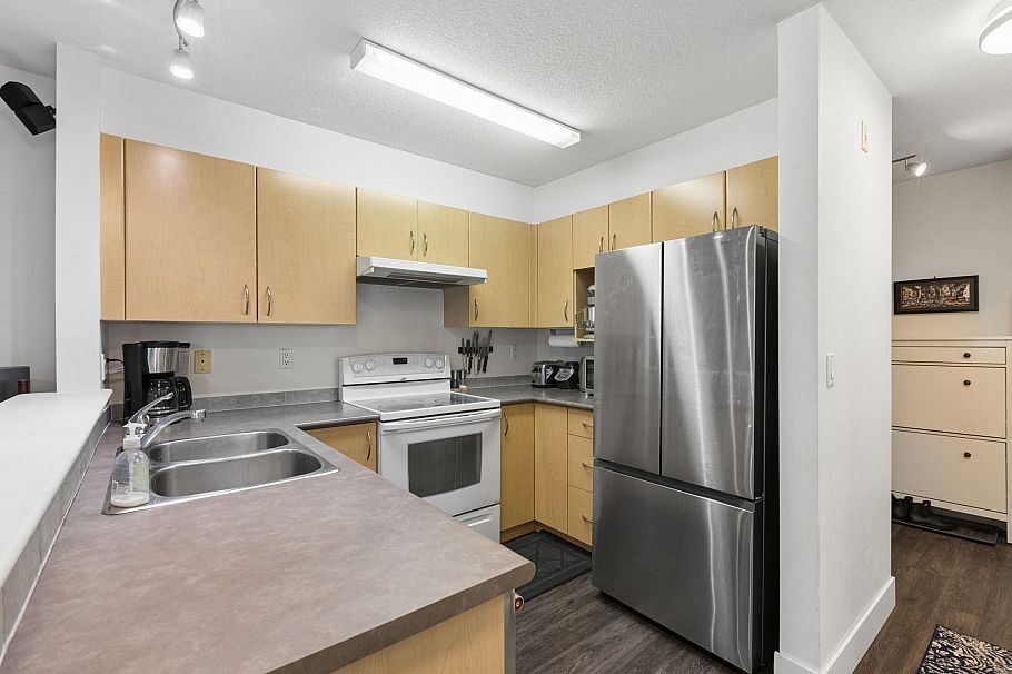 319 147 E 1st Street North Vancouver, BC - 22