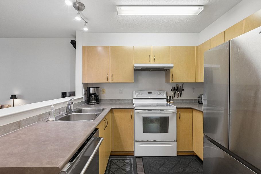 319 147 E 1st Street North Vancouver, BC - 24