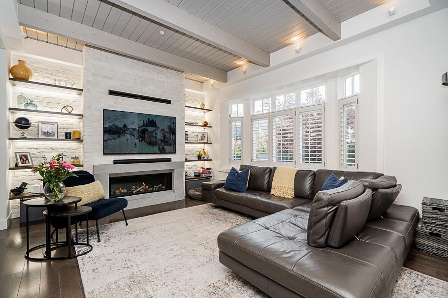 3328 W 7th Avenue Vancouver, BC - 4