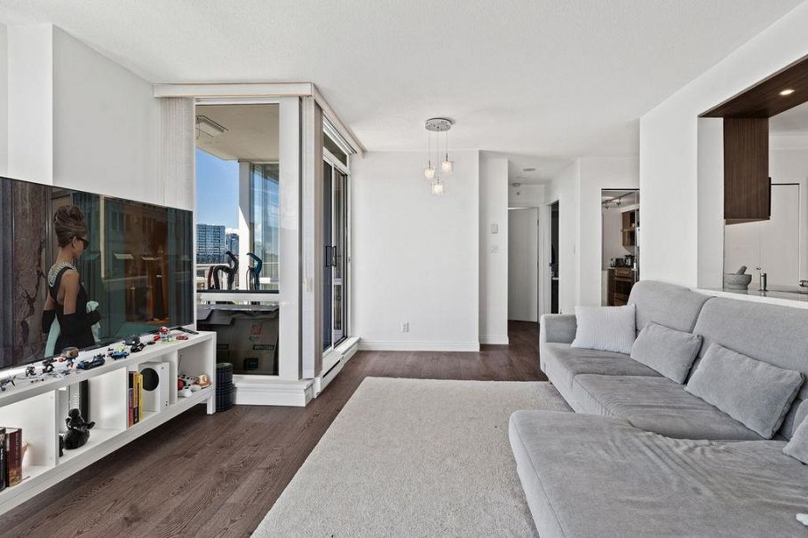 3302 193 Aquarius Mews Vancouver, BC - 8