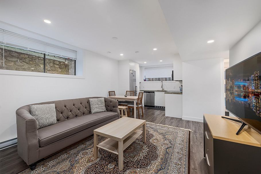 1152 W 17th Street North Vancouver, BC - 27