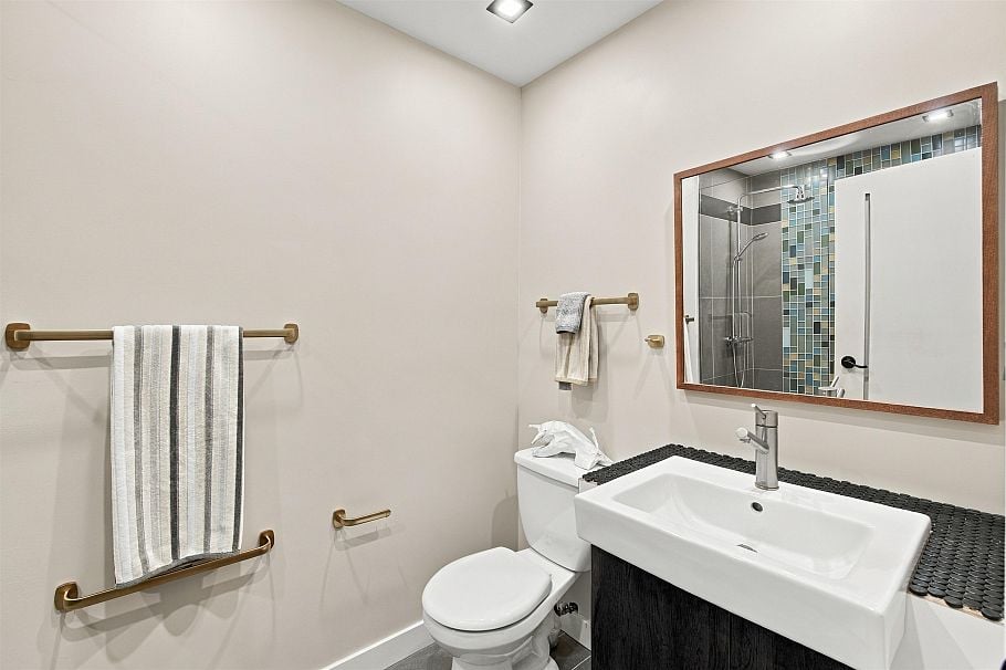 1063 Heritage Boulevard North Vancouver, BC - 16