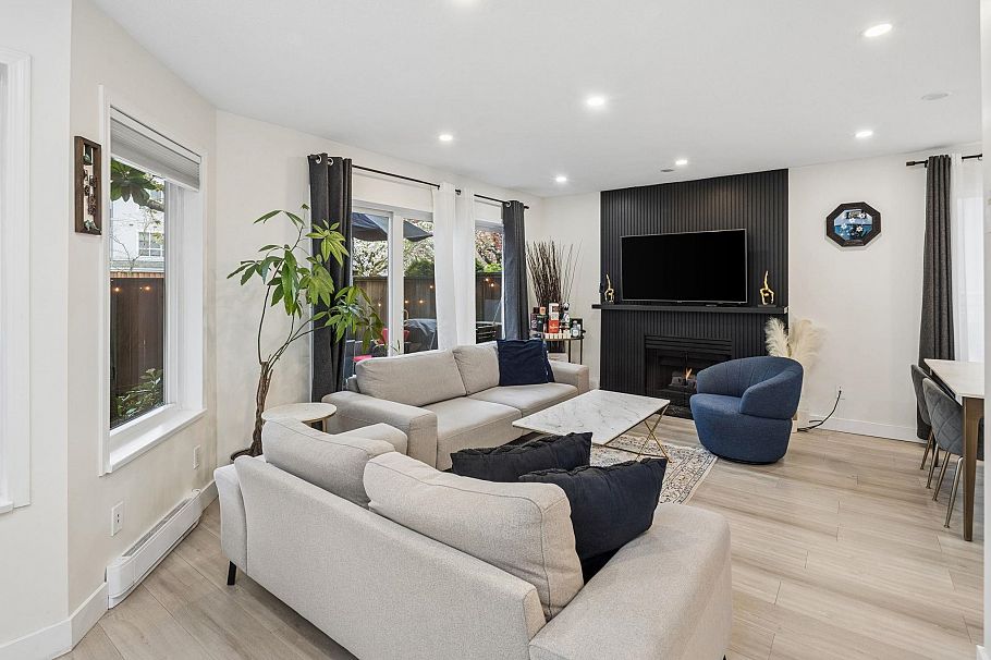 7 848 W 16th Street North Vancouver, BC - 7