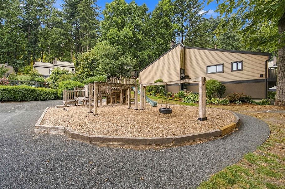1063 Heritage Boulevard North Vancouver, BC - 10