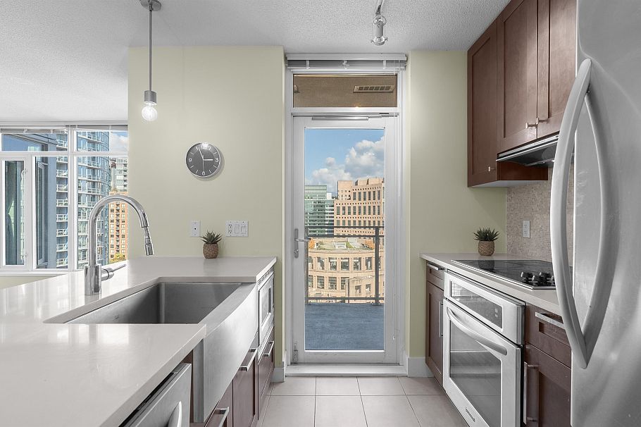 2504 888 Homer Street Vancouver, BC - 5