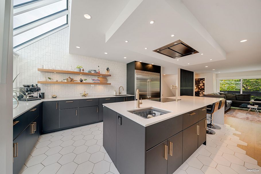 2022 Chesterfield Avenue North Vancouver, BC - 7