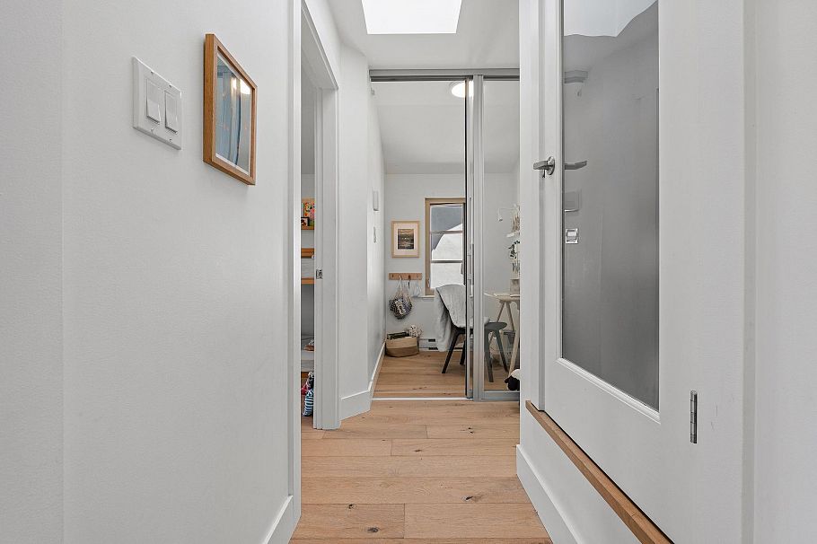 3261 W 2nd Avenue Vancouver, BC - 27