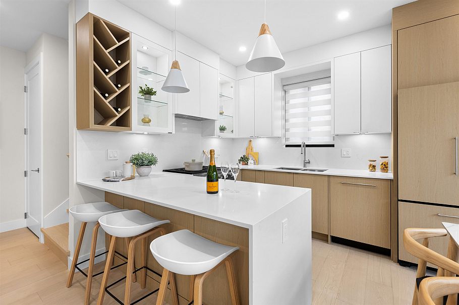 2 2211 Mannering Avenue Vancouver, BC - 6