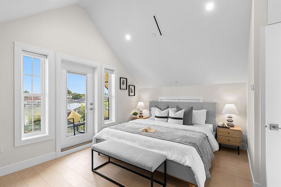 2 2211 Mannering Avenue Vancouver, BC - 14