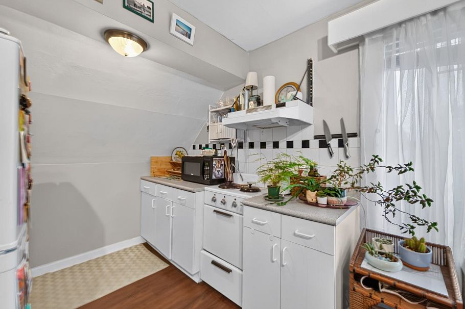 236 W 12th Avenue Vancouver, BC - 32