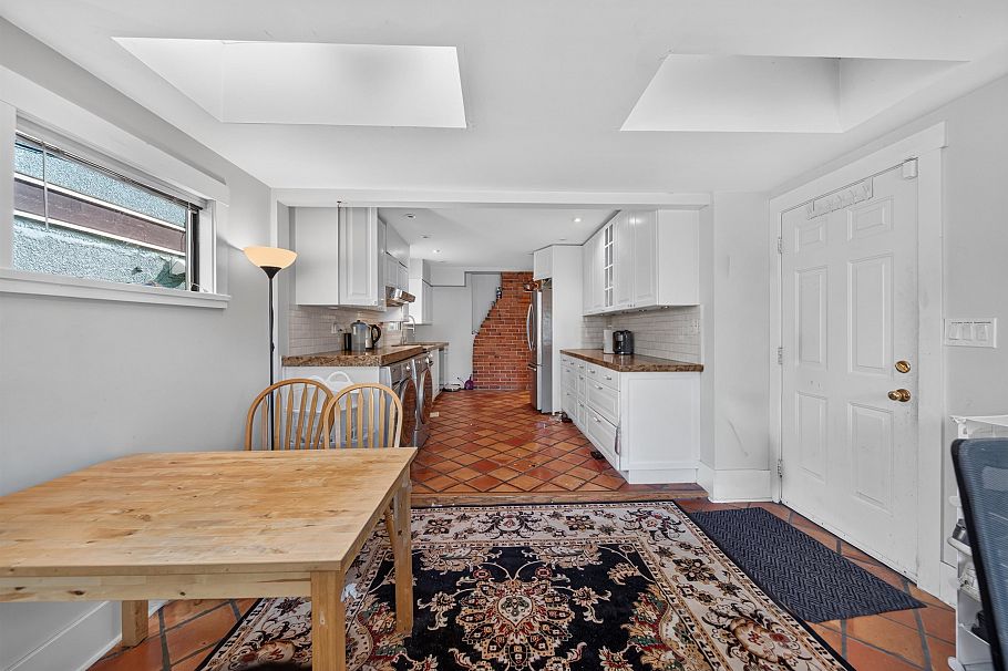 3519 W 14th Avenue Vancouver, BC - 16