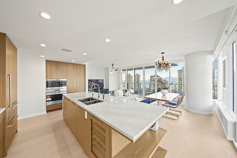 1801 1335 Howe Street Vancouver, BC - 1