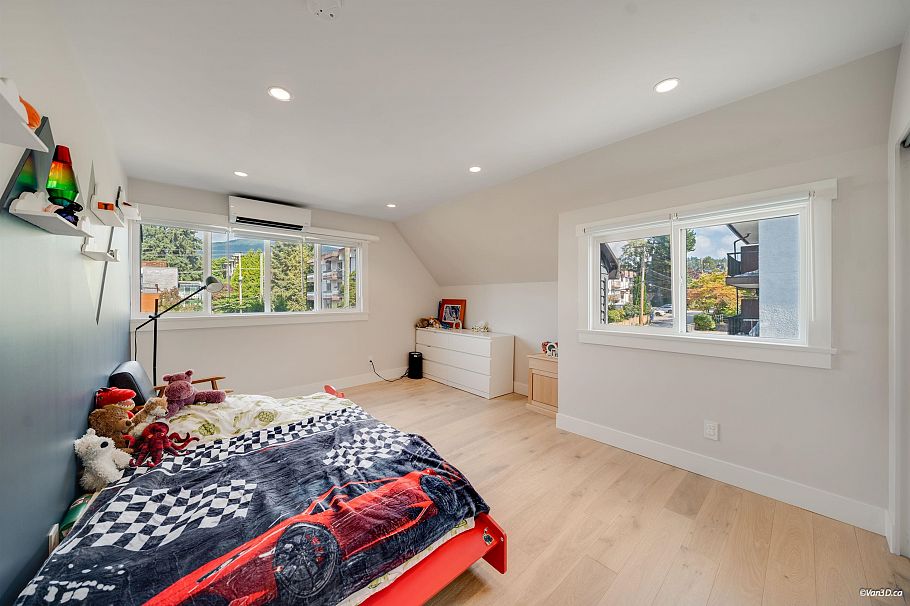 2022 Chesterfield Avenue North Vancouver, BC - 24