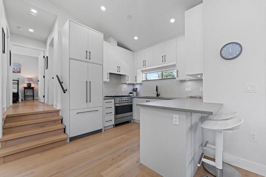 1313 E 20th Avenue Vancouver, BC - 2