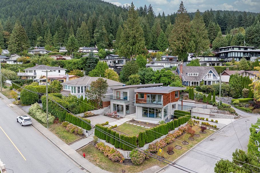 4716 Skyline Drive North Vancouver, BC - 38