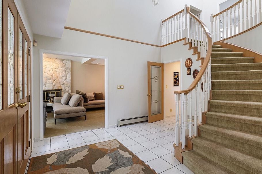 547 Tempe Crescent North Vancouver, BC - 13