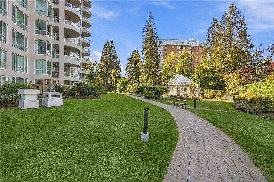402 995 Roche Point Drive North Vancouver, BC - 32