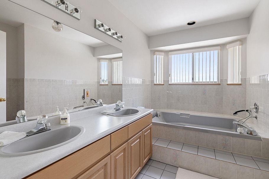 547 Tempe Crescent North Vancouver, BC - 21