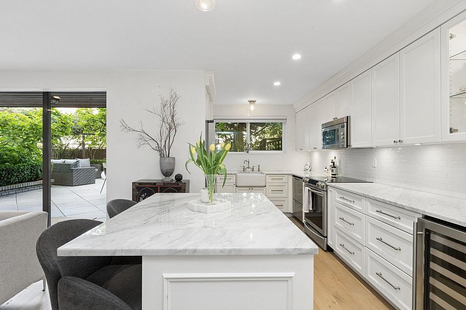 104 2211 West 2nd Ave Vancouver, BC - 2
