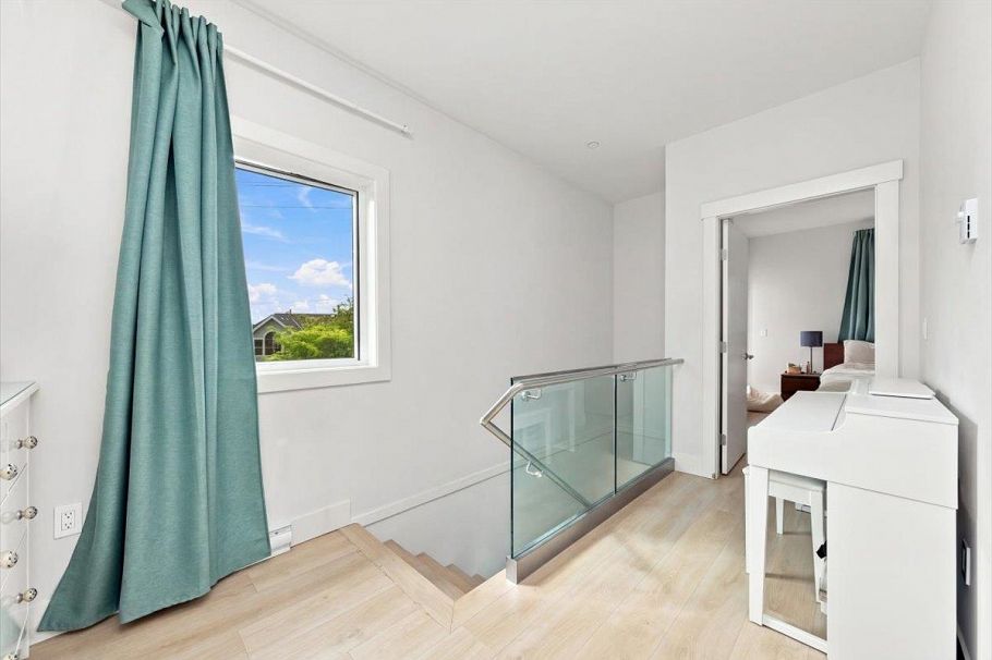 226 E 8th Street North Vancouver, BC - 18