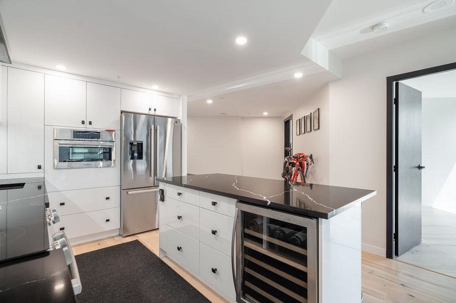 710 1050 Burrard Street Vancouver, BC - 6