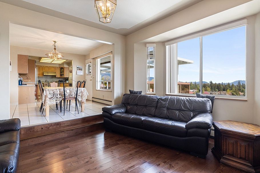 547 Tempe Crescent North Vancouver, BC - 9
