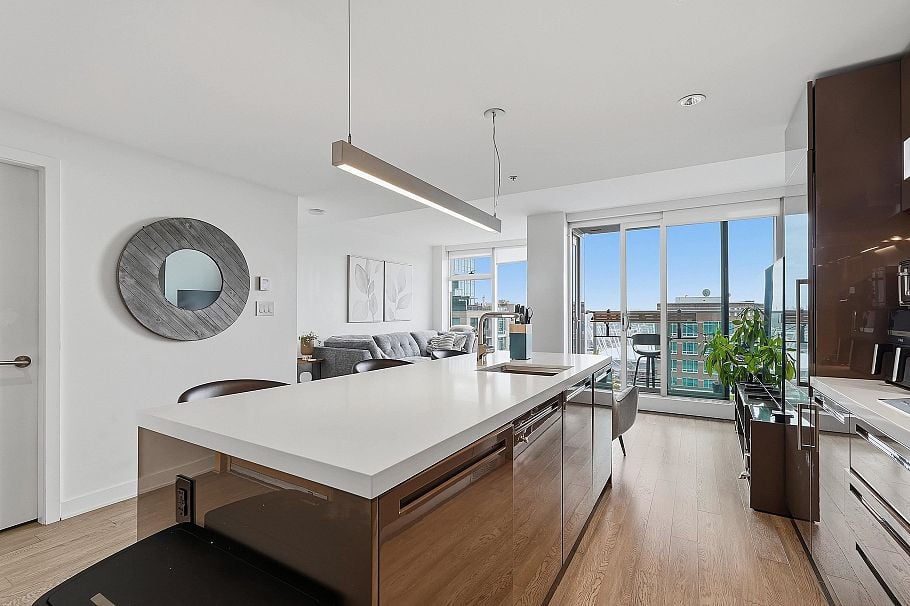 3110 777 Richards Street Vancouver, BC - 2