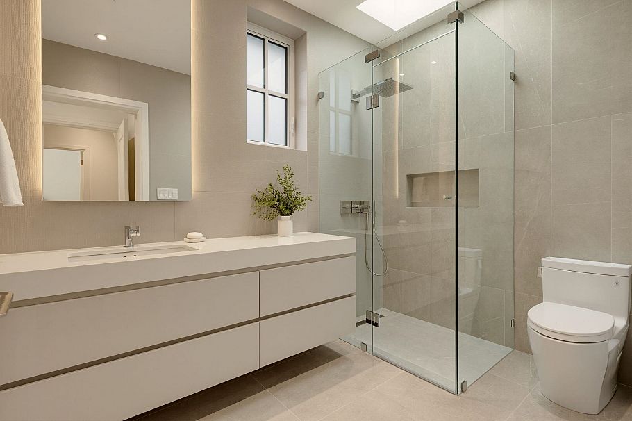 3887 W 15th Avenue Vancouver, BC - 24