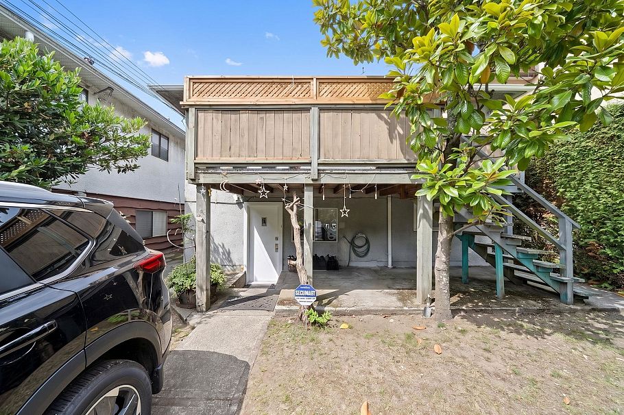 1534 W 71st Avenue Vancouver, BC - 21