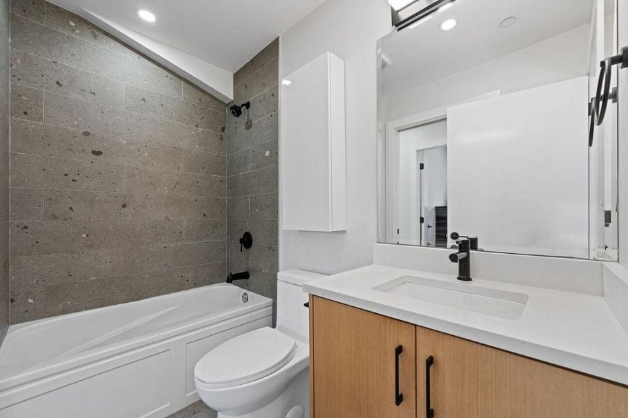 1313 E 20th Avenue Vancouver, BC - 13