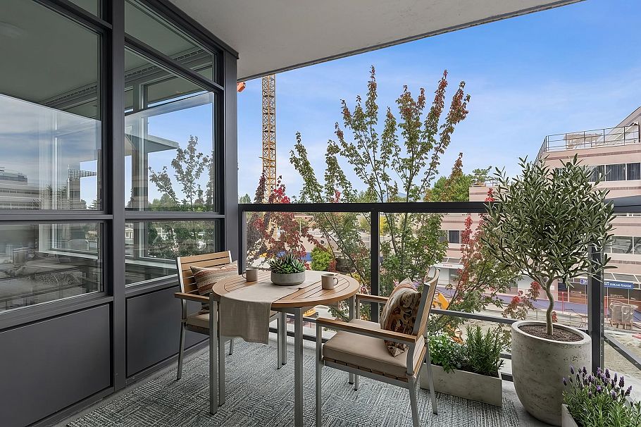 569 2080 West Broadway Street Vancouver, BC - 3