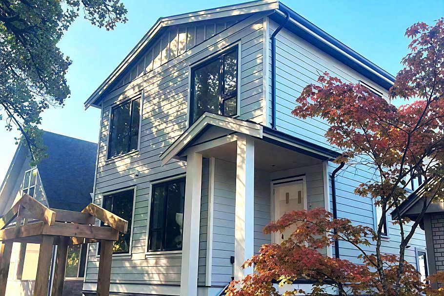3 1325 E 37th Avenue Vancouver, BC - 1