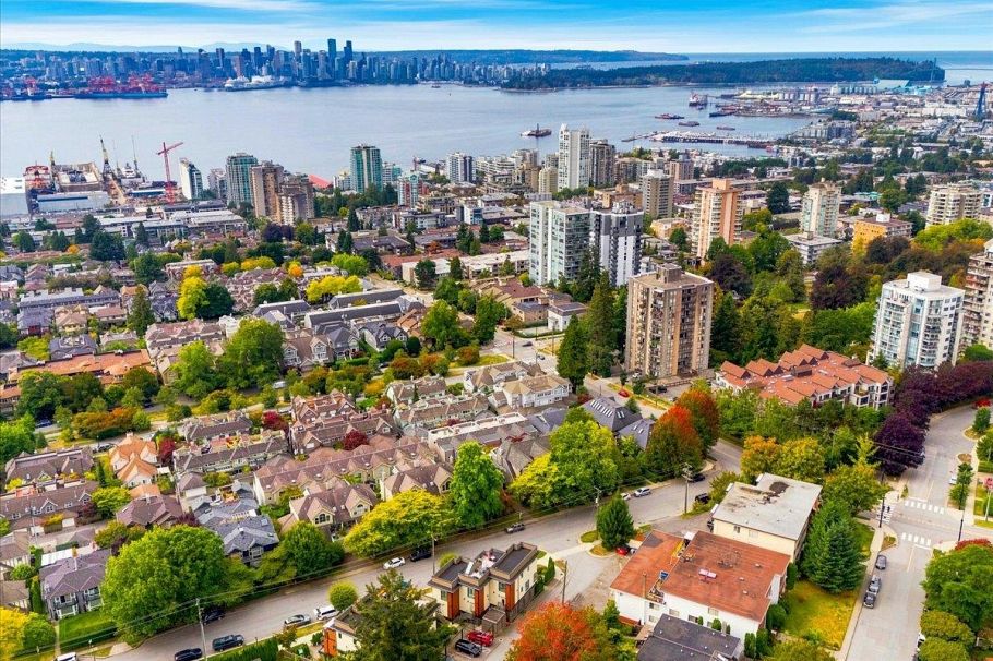 226 E 8th Street North Vancouver, BC - 28