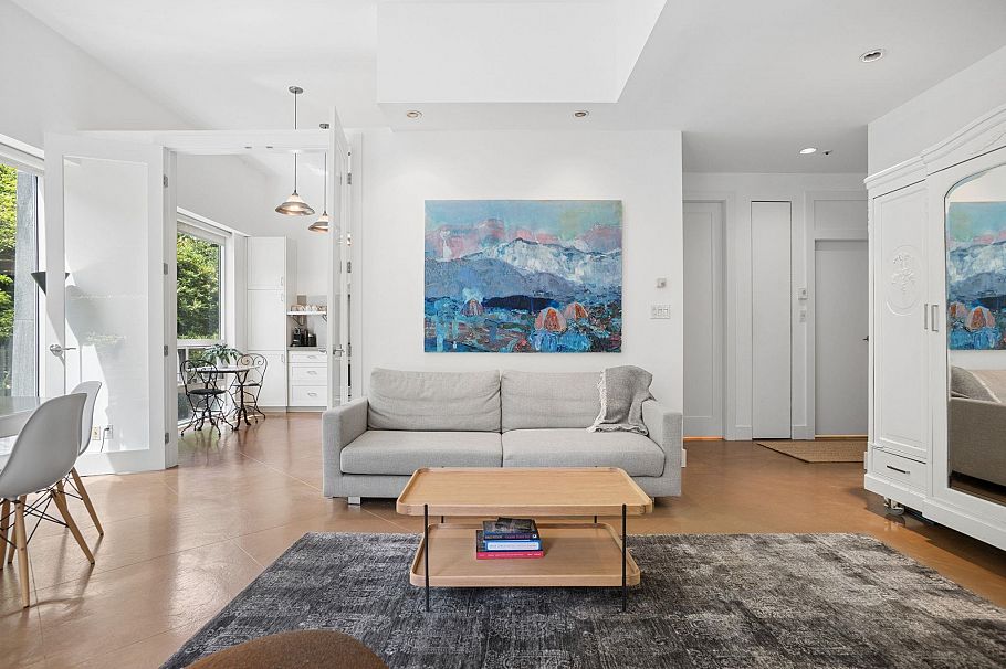 100 1550 W 15th Avenue Vancouver, BC - 3