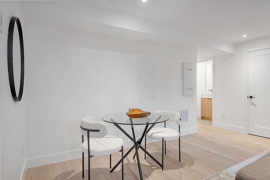265 W 6th Street North Vancouver, BC - 24