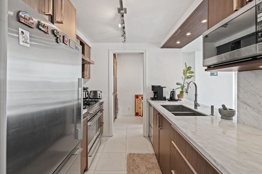 3302 193 Aquarius Mews Vancouver, BC - 12