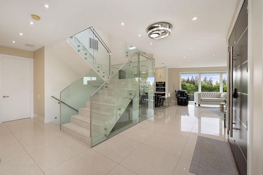 4716 Skyline Drive North Vancouver, BC - 20