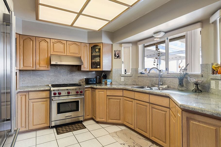 547 Tempe Crescent North Vancouver, BC - 6