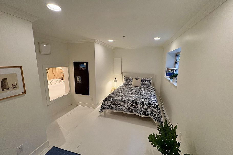 3261 W 2nd Avenue Vancouver, BC - 32