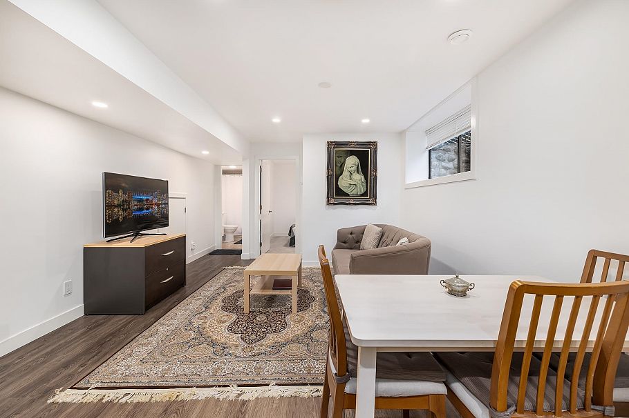 1152 W 17th Street North Vancouver, BC - 28