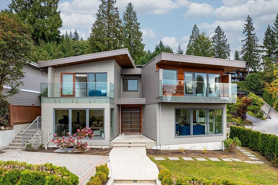 4716 Skyline Drive North Vancouver, BC - 1
