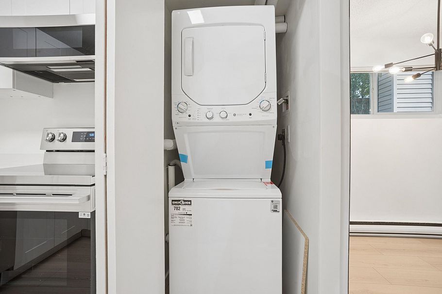 3 3250 W 4th Avenue Vancouver, BC - 26