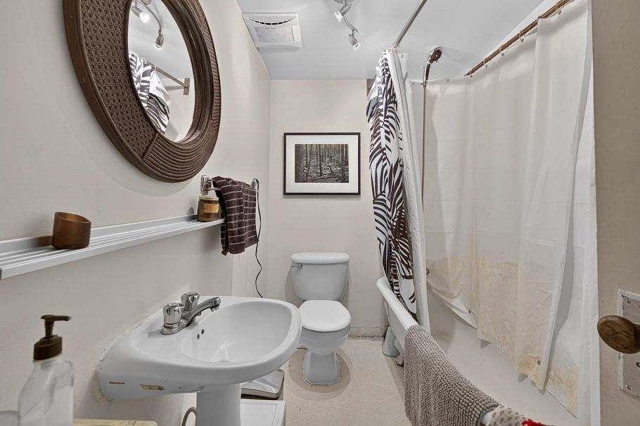 236 W 12th Avenue Vancouver, BC - 26