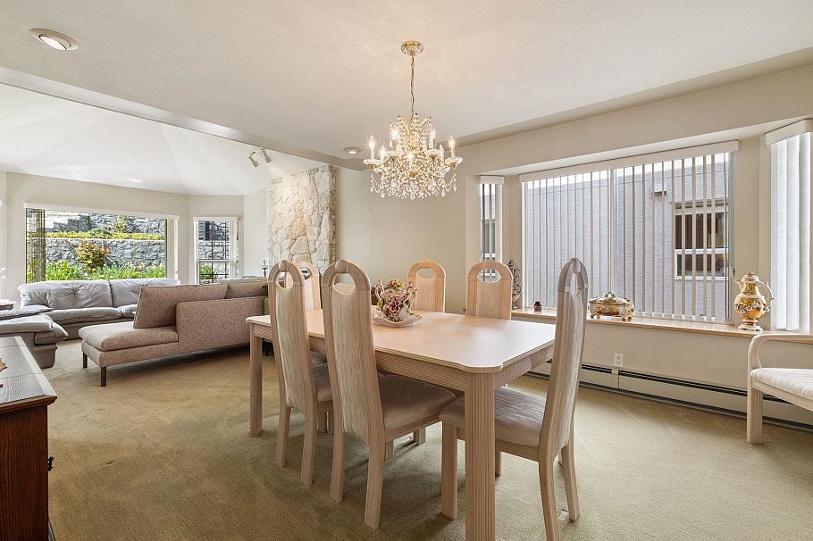 547 Tempe Crescent North Vancouver, BC - 4