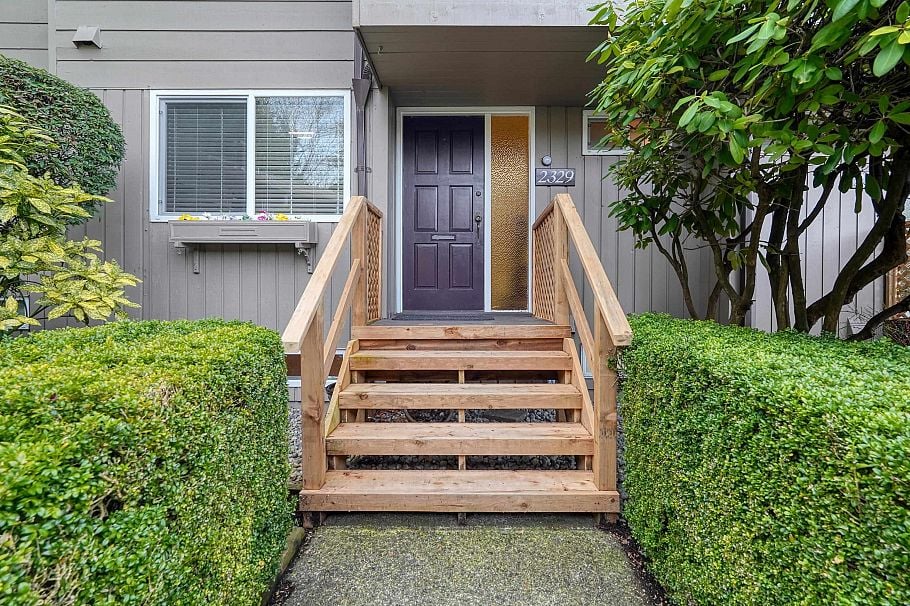 2329 Mountain Highway North Vancouver, BC - 34