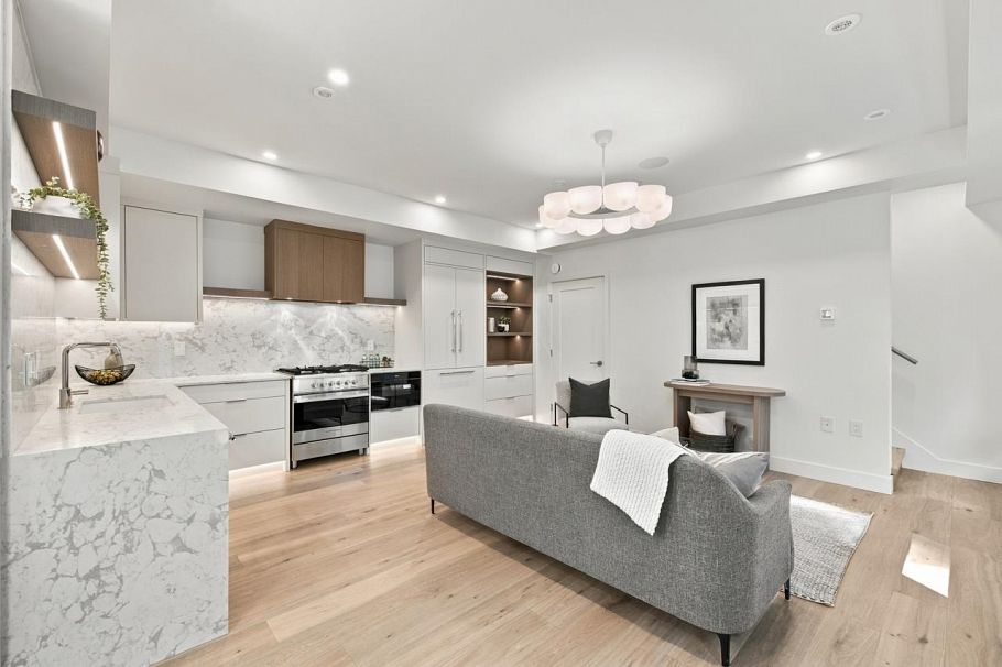 1145 W 33rd Avenue Vancouver, BC - 4