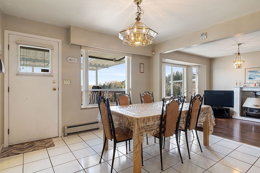 547 Tempe Crescent North Vancouver, BC - 8