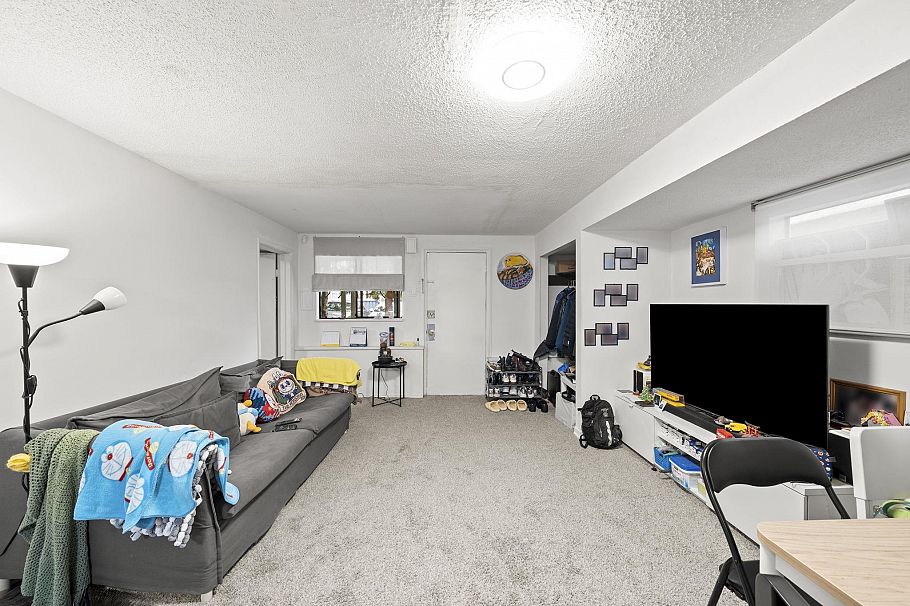 1534 W 71st Avenue Vancouver, BC - 22
