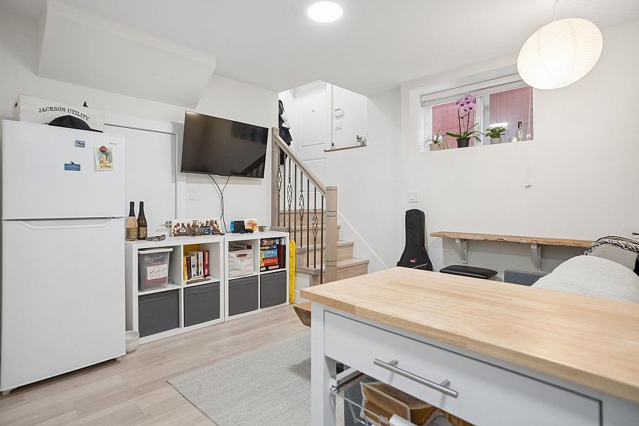 1604 E 36th Avenue Vancouver, BC - 22