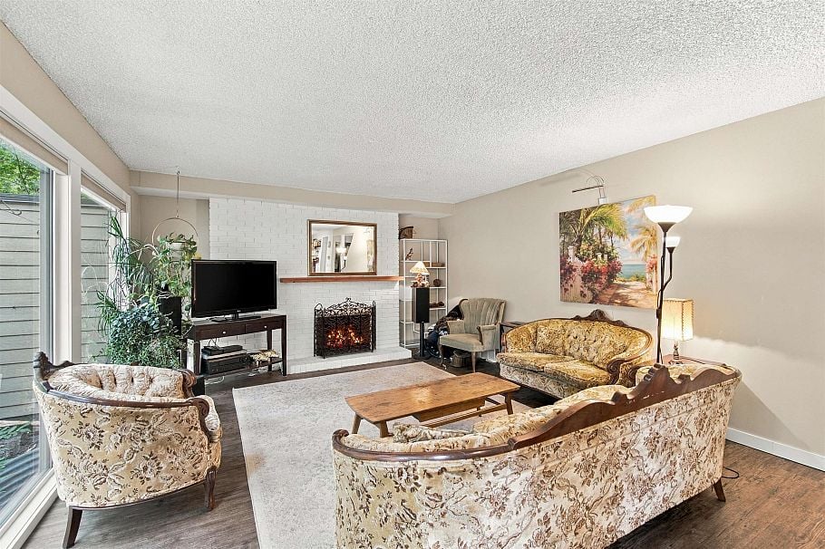 1063 Heritage Boulevard North Vancouver, BC - 2